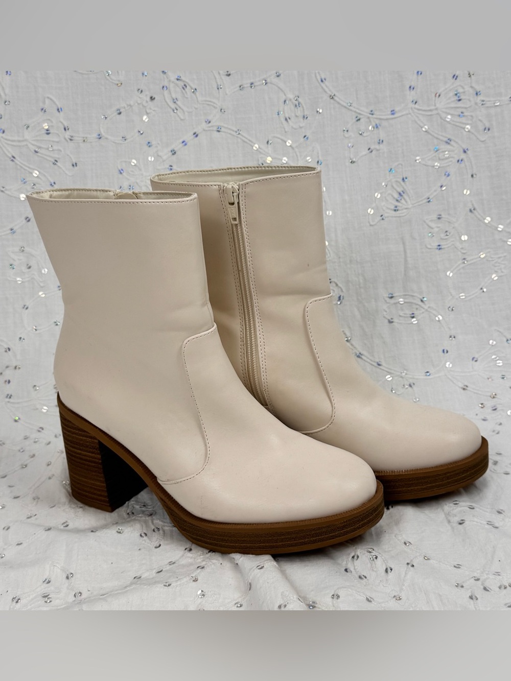 Universal Thread Ivory Platform Block Heel Ankle Boots Size 8.5